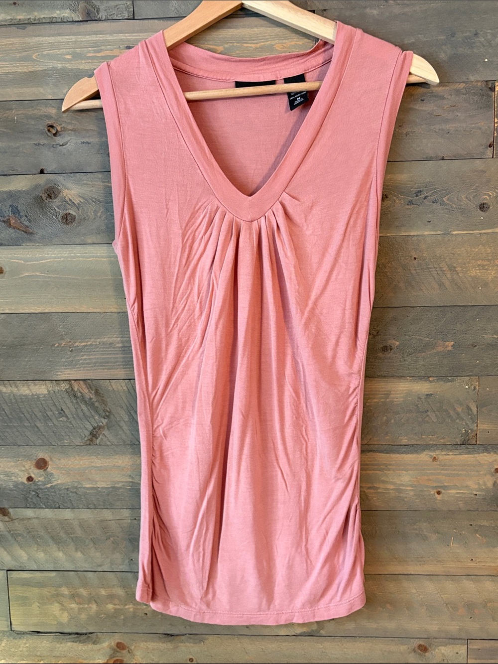 New York & Company Coral V-Neck Sleeveless Tank - M